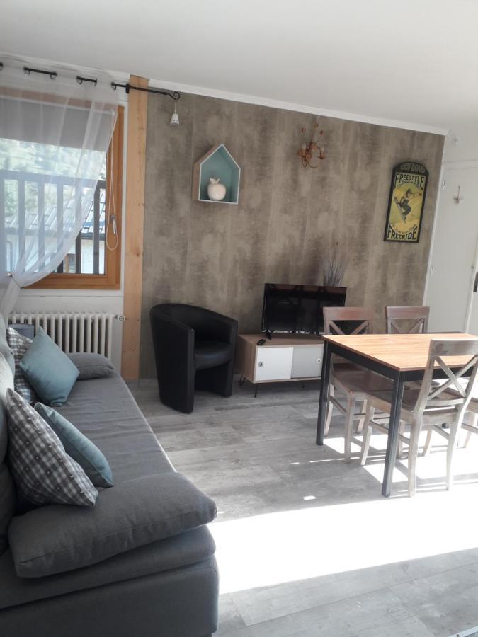 Enclos Savoyard Meuble 1chambre 1 Canape Lits 3personnes