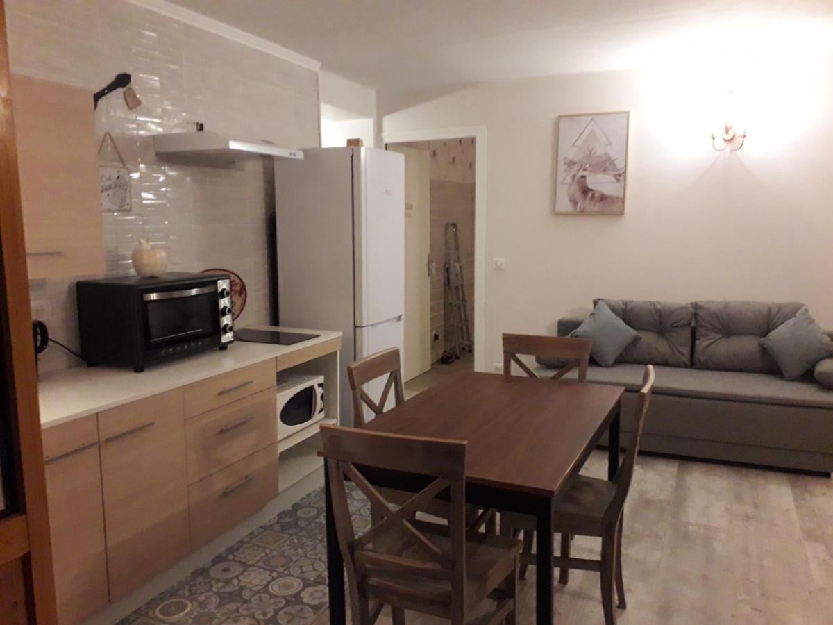 Enclos Savoyard Meuble 1chambre 1 Canape Lits 3personnes